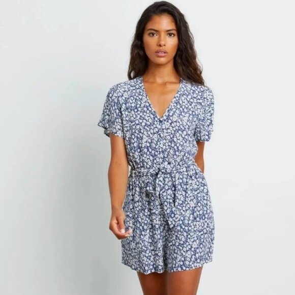 Rails Pants - Rails Sophia Floral Navy Camellia V Neck Short Sleeve Blue White Romper Medium
